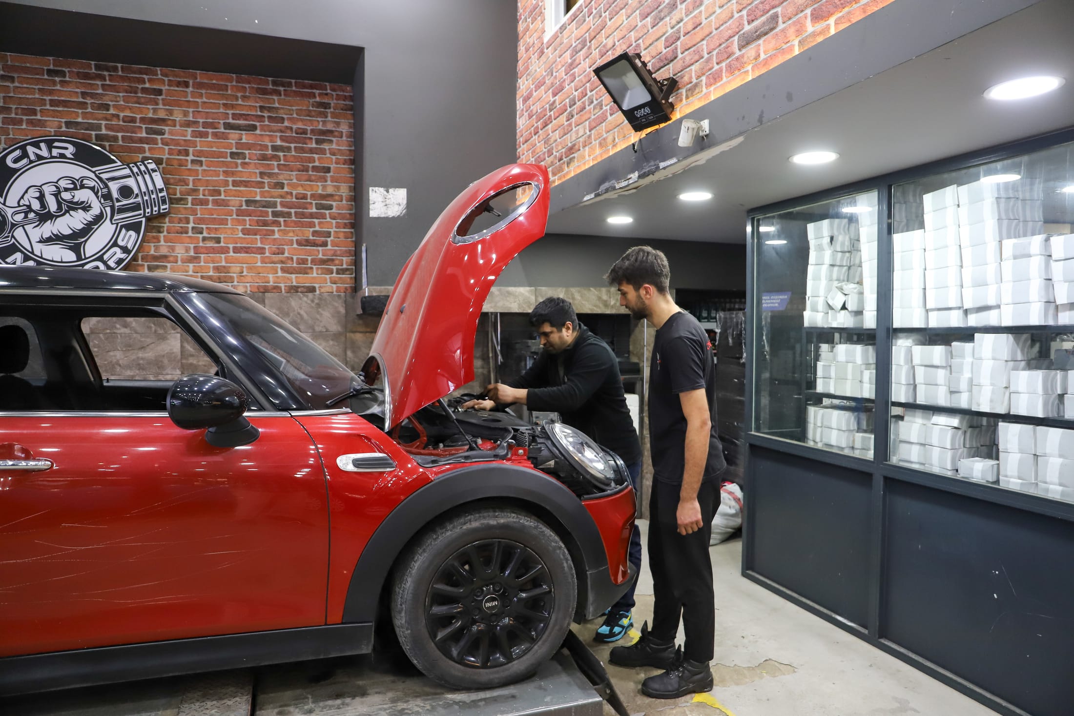 Maslak Mini servis ekibi ve çalışma alanı
