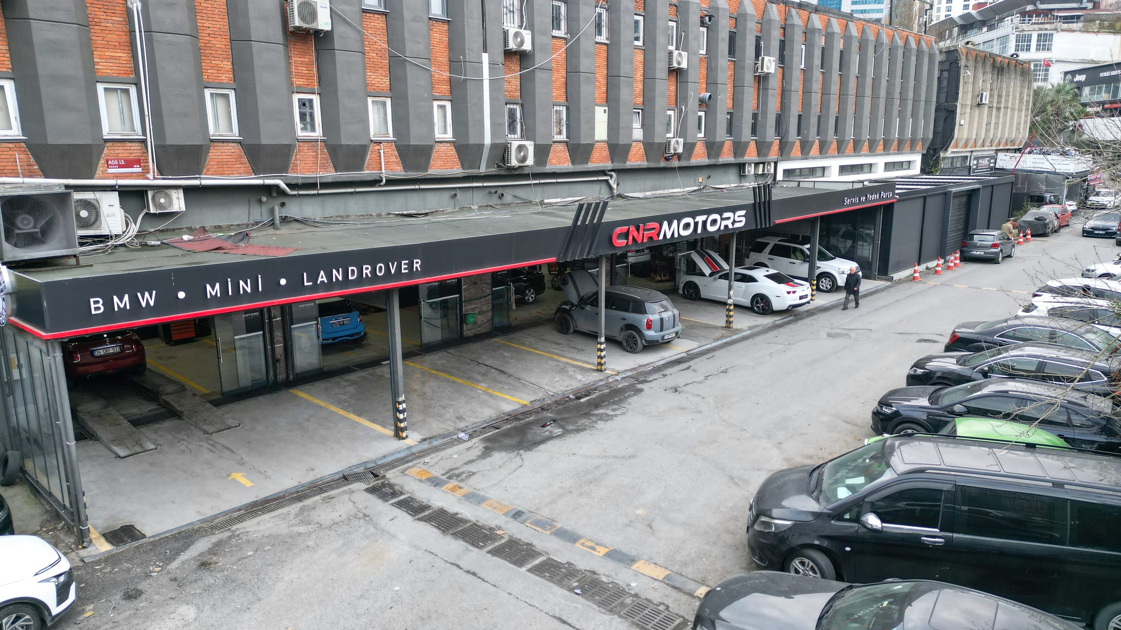 Maslak Mini servis binası ve otoparkı